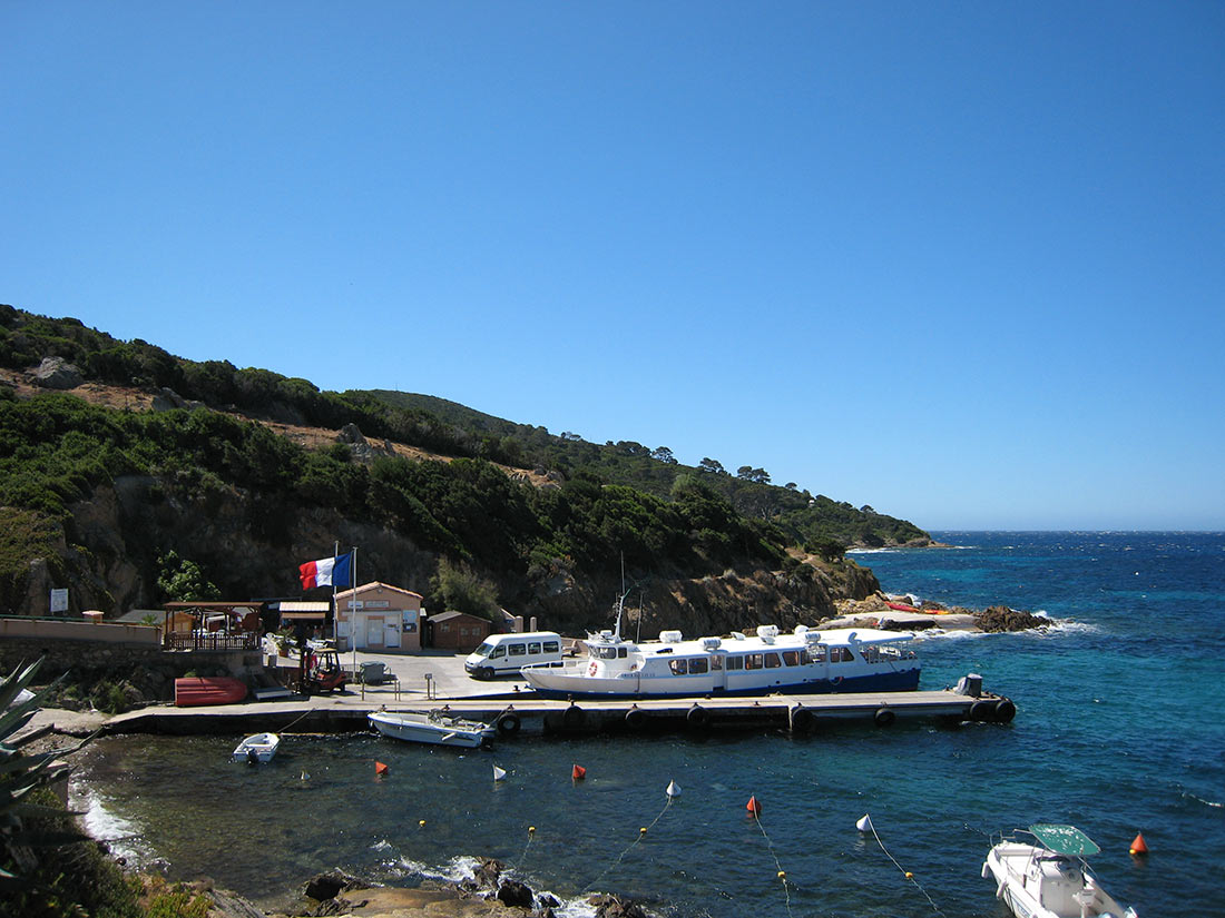 Le patrimoine maritime français entre ports historiques et traditions locales